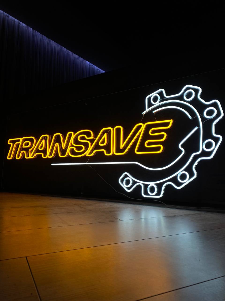 Неонова вивіска TranSave