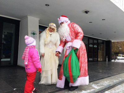 Привітання від Діда мороза та Снігурочки